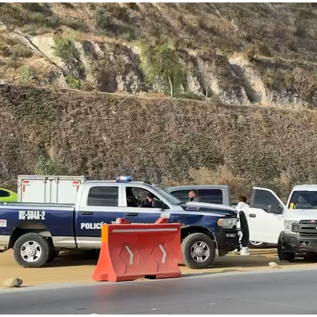 Abandonan Cuerpo Sobre el Bulevar 2000 a la Altura de Paseos del Vergel en Tijuana